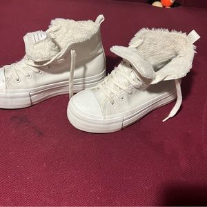 Sneakers size 6 barely used